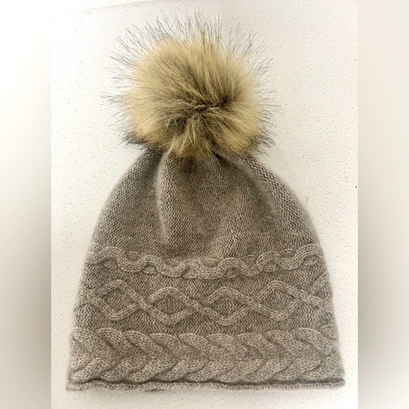 White Pine 100% Cashmere Camel Beanie Pom Winter Hat Neutral - Picture 1 of 3
